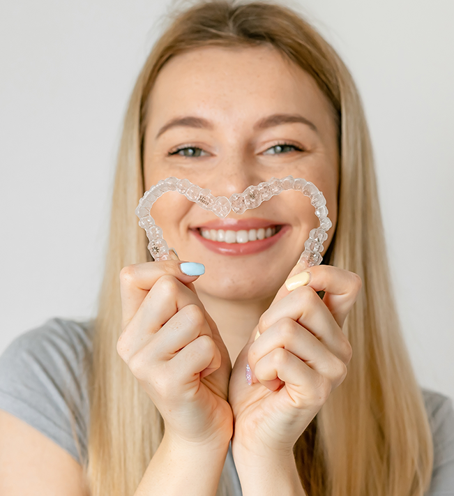 How does Invisible Clear Plastic Brace System Work? 