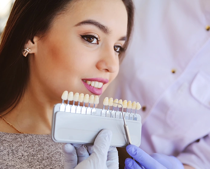 Do porcelain veneers break or come off easily?